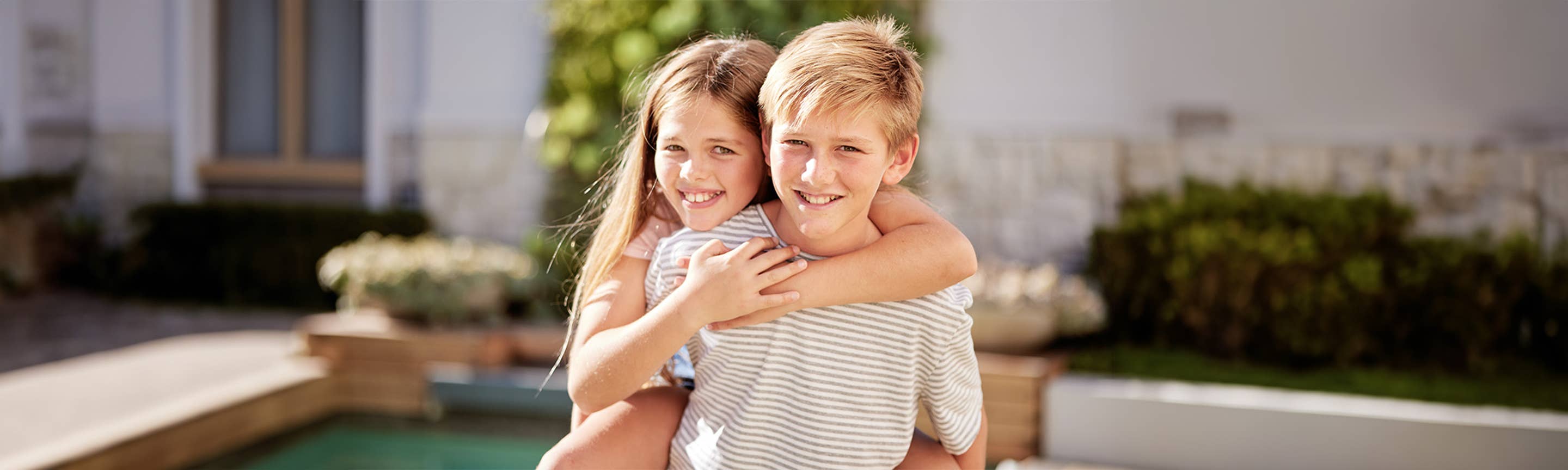 Boy and Girl recreating the he aint heavy pose