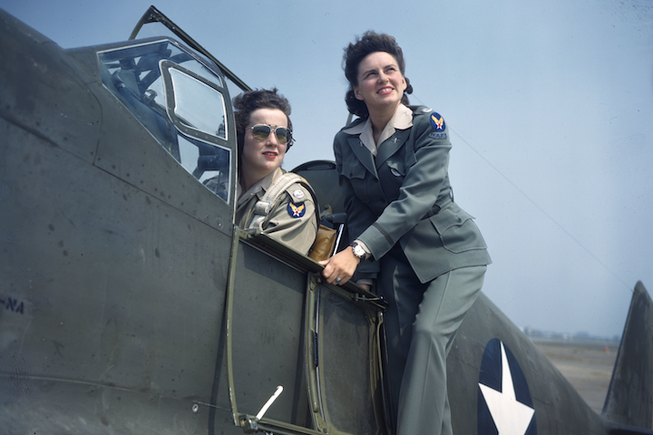 pilots Barbara Erickson and Evelyn Sharpe