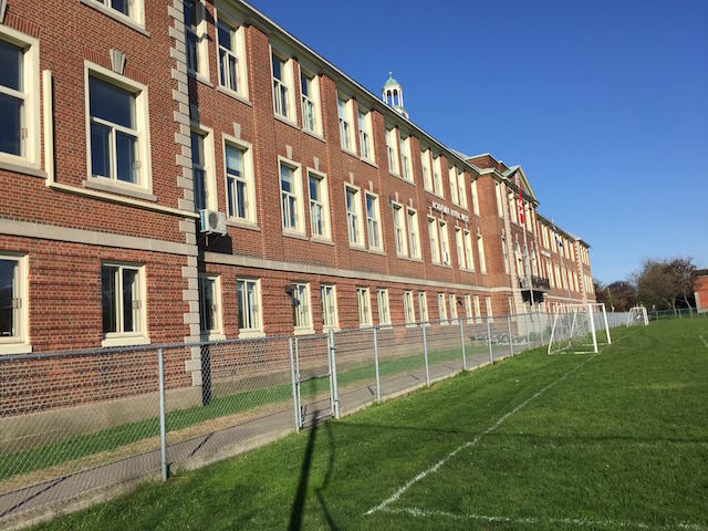 school exterior image