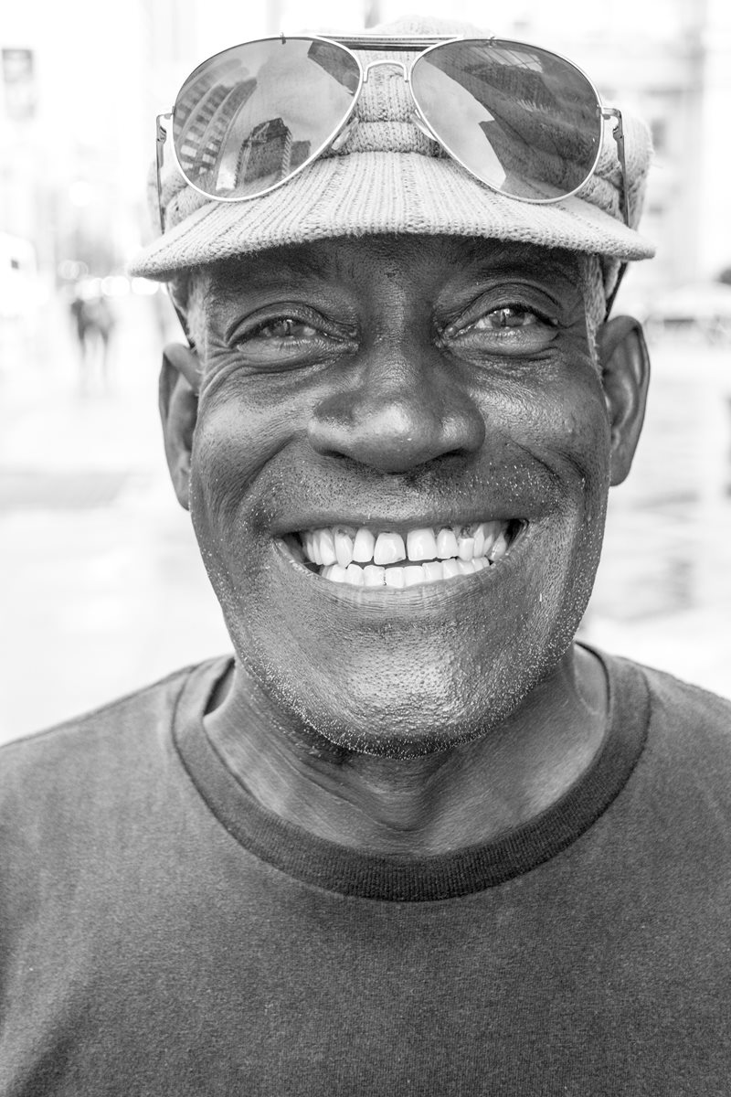 A photograph of a Toronto busker taken in 2014 in front of the Royal Ontario Museum by Andreas Kurz. Photo: A. Kurz 