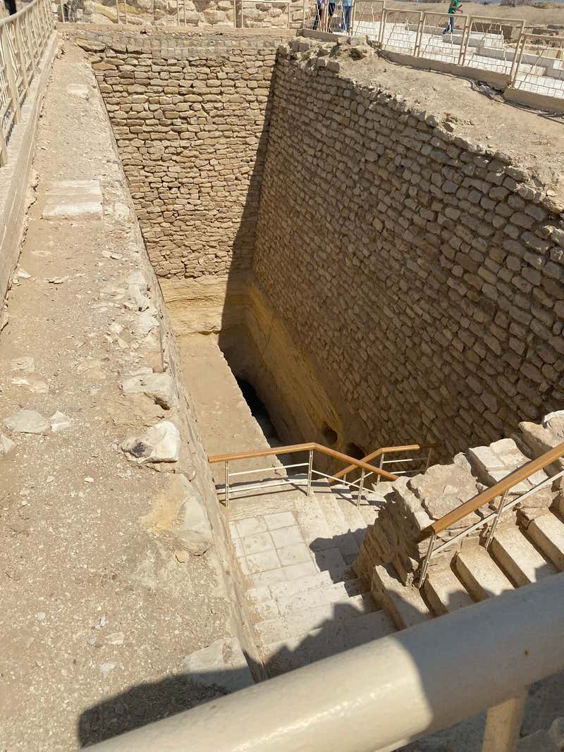 The entrance down into the tomb