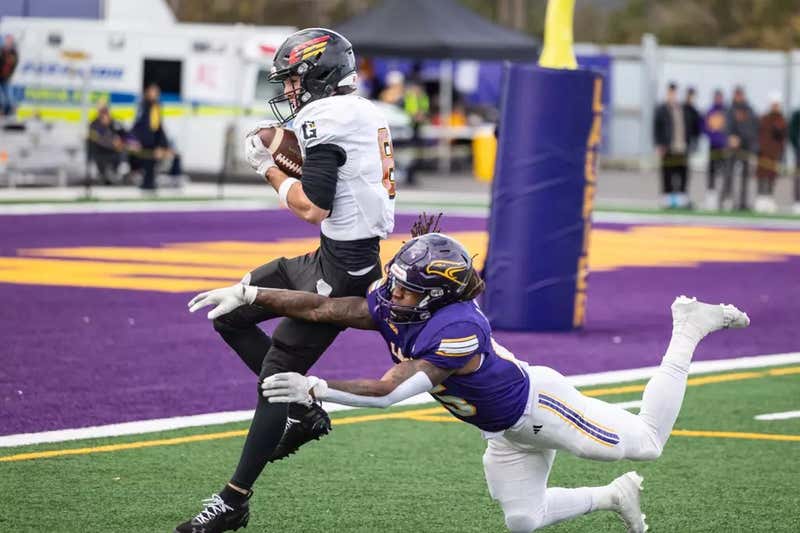 Contested catch, Laurier semifinal