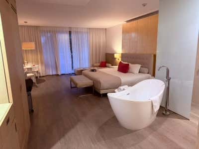 The room, complete with freestanding bathtub