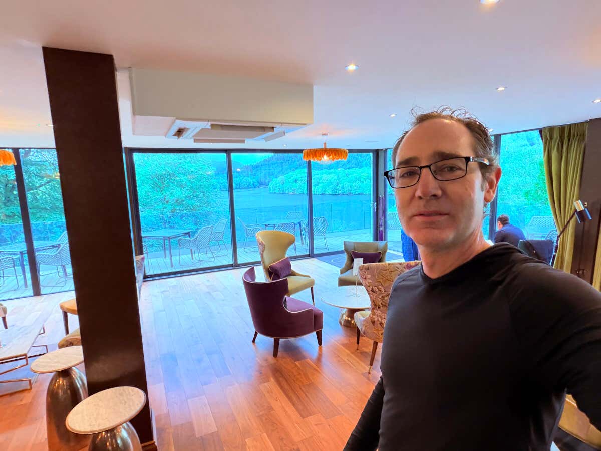 Back at the hotel, settling in by the windows