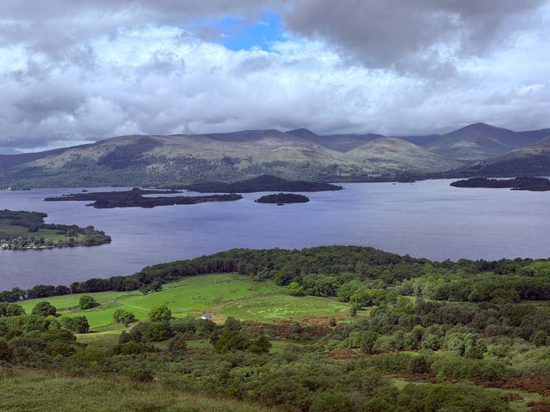 A clearer look at the loch and the islands with the mountains lined up behind