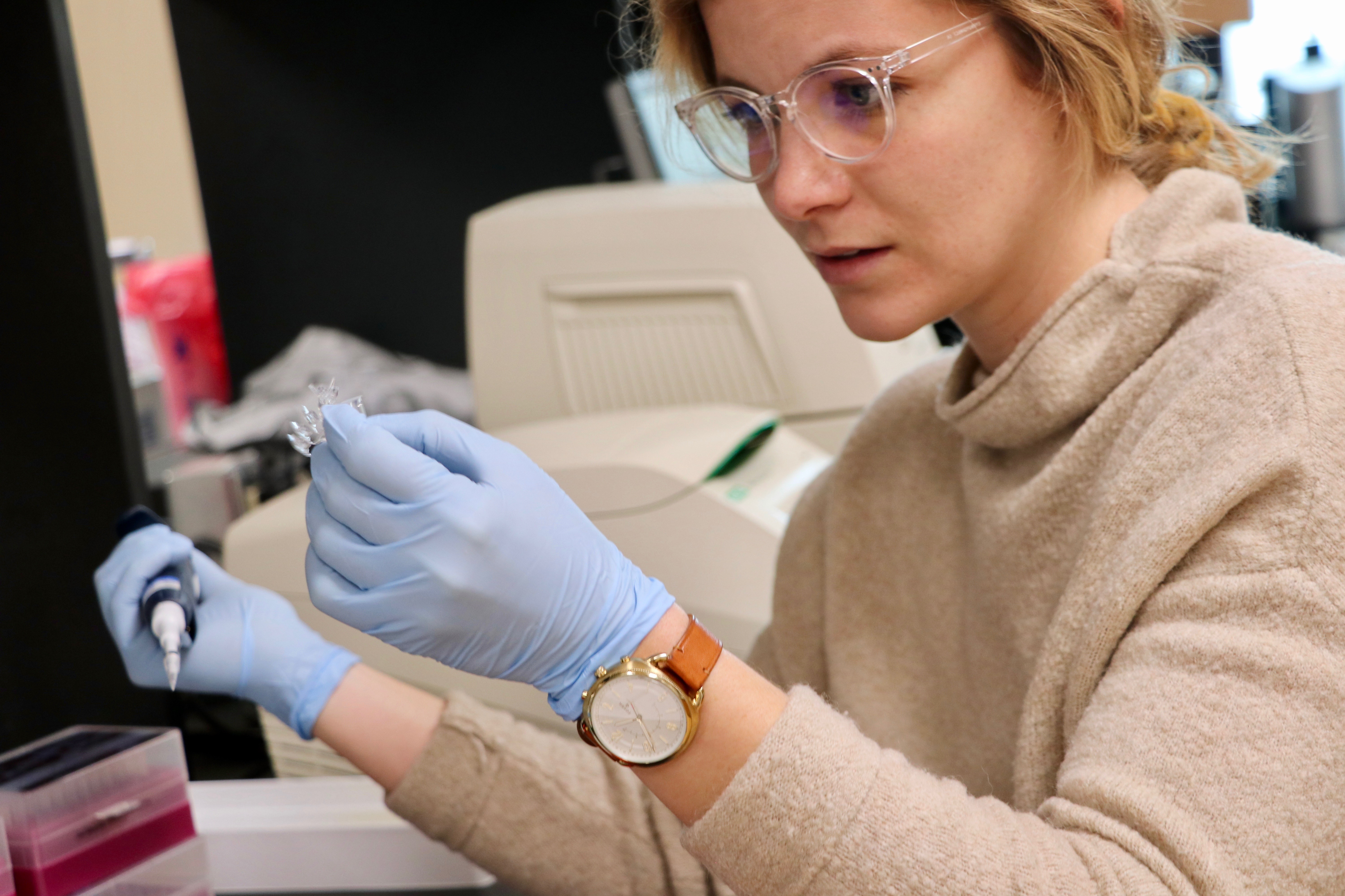 KCU's second-year College of Biosciences student Amy Wysong working in a lab.