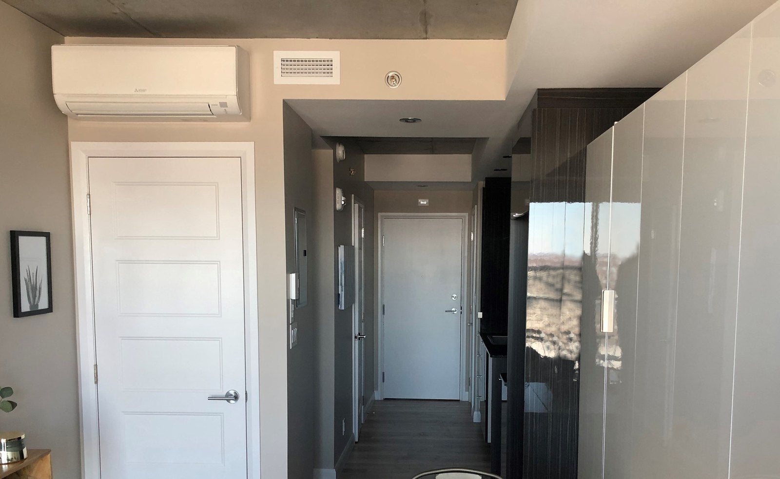 Mitsubishi Electric wall-mounted air conditioning unit inside a Le Sommet 3V condo