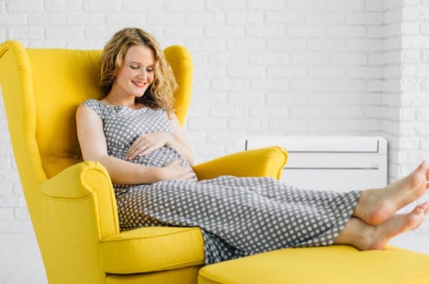 A pregnant woman with floor mount