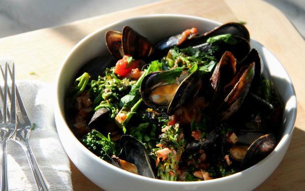 Mussels with chunky tomato and broccoli - parents canada
