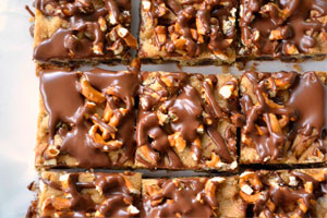Chocolate-Peanut Butter Pretzel Bars - Parents Canada