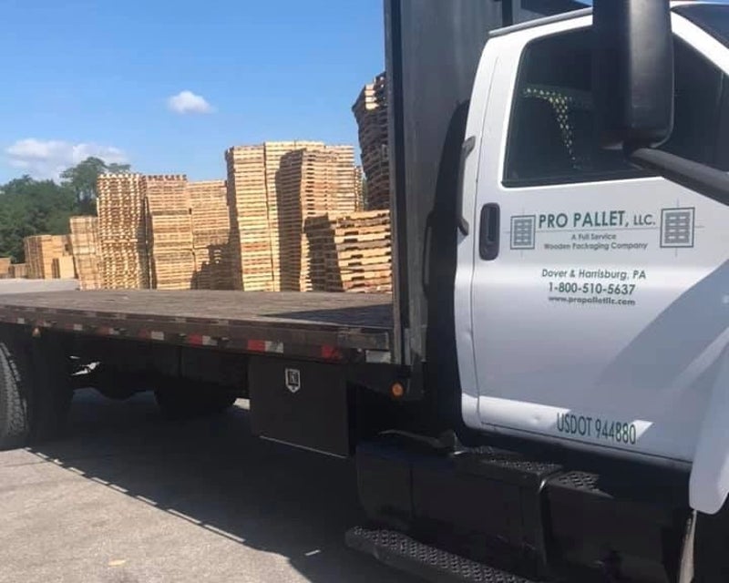 Pallet truck delivering wooden pallets for Pro Pallet.