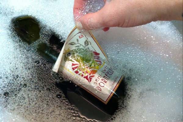 How to Remove Old Wine Labels: Methods and Tips